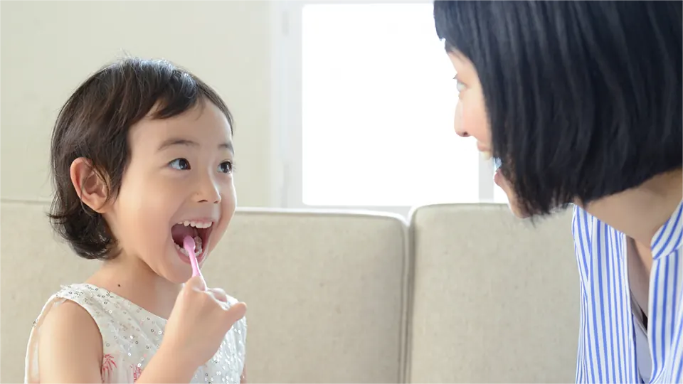 親子で歯みがき — 小児歯科